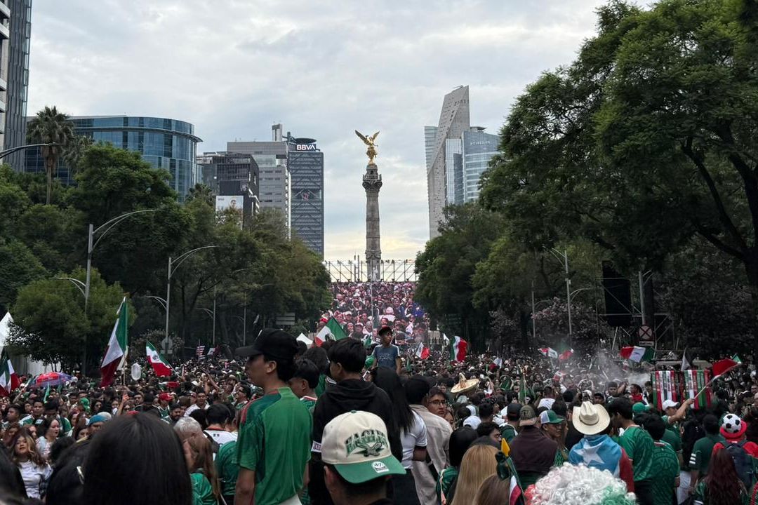 Cientos de personas se congregaron horas antes en el Ángel